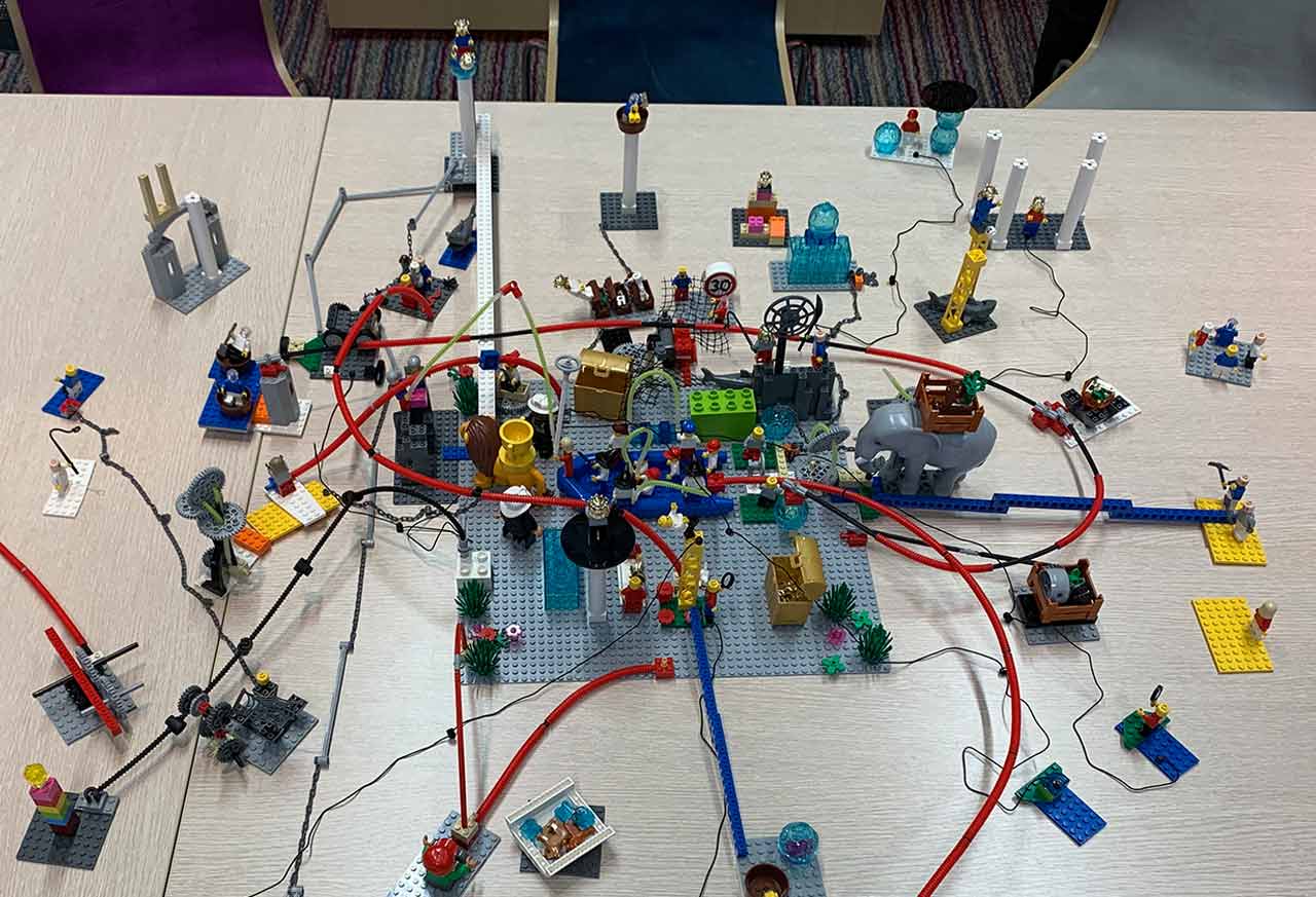 Lego Serious Play Bausteine auf dem Tisch
