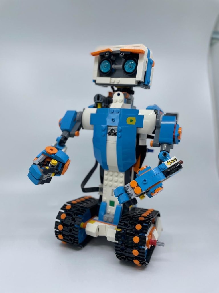LEGO robots react to changing challenges